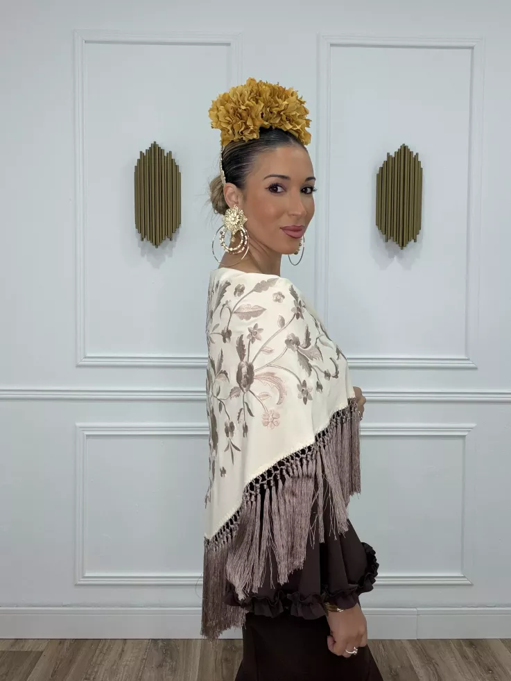 Mantón bordado beige y tostado