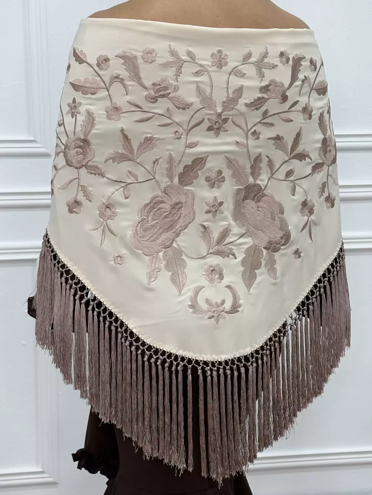 Mantón bordado beige y tostado