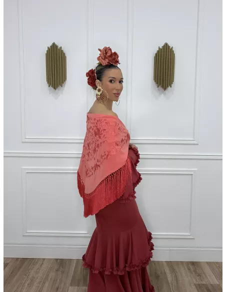 Mantón bordado unicolor coral