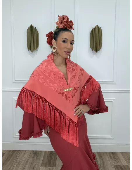 Mantón bordado unicolor coral