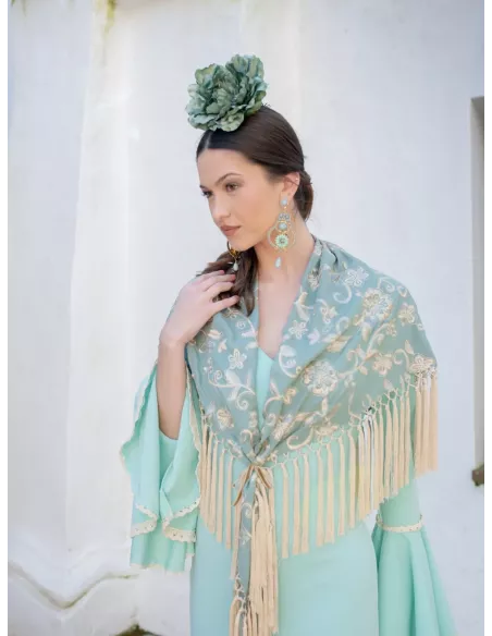 Mantón Rocio bordado verde agua y beige