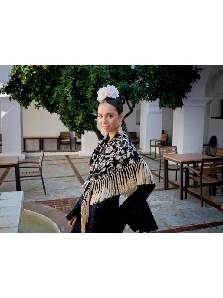 Mantón Rocio bordado negro y beige