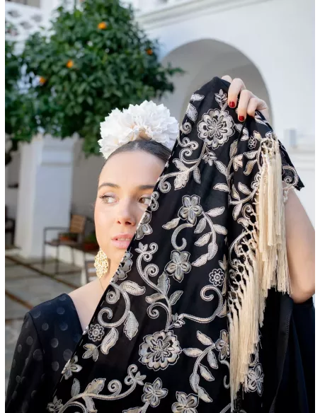 Mantón Rocio bordado negro y beige