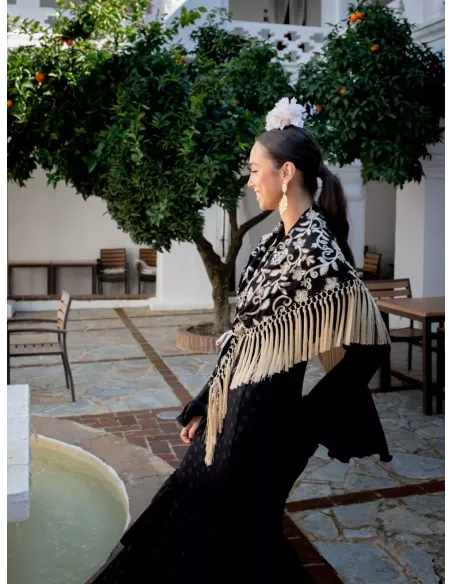 Mantón Rocio bordado negro y beige