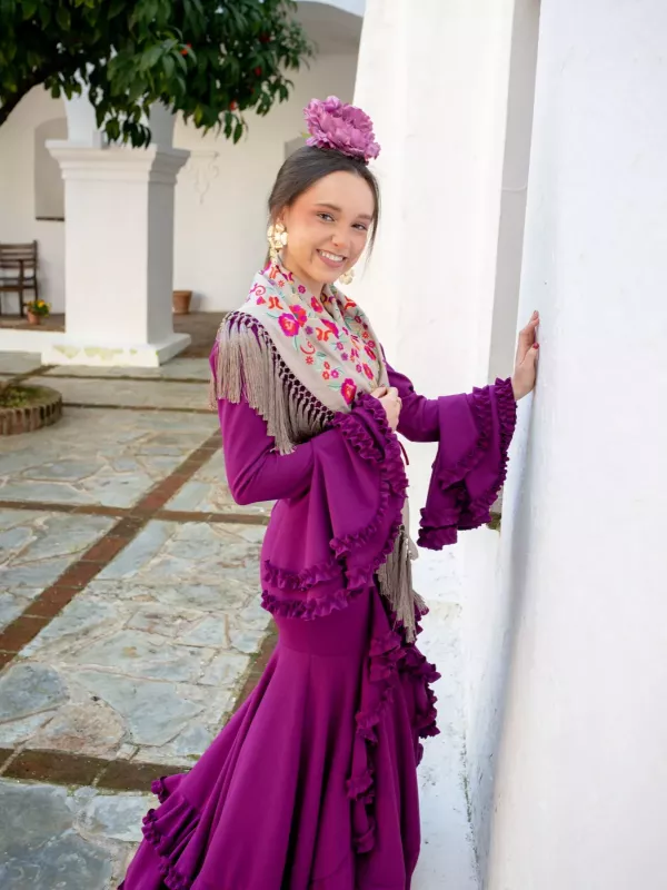 Piquillo grisáceo bordado