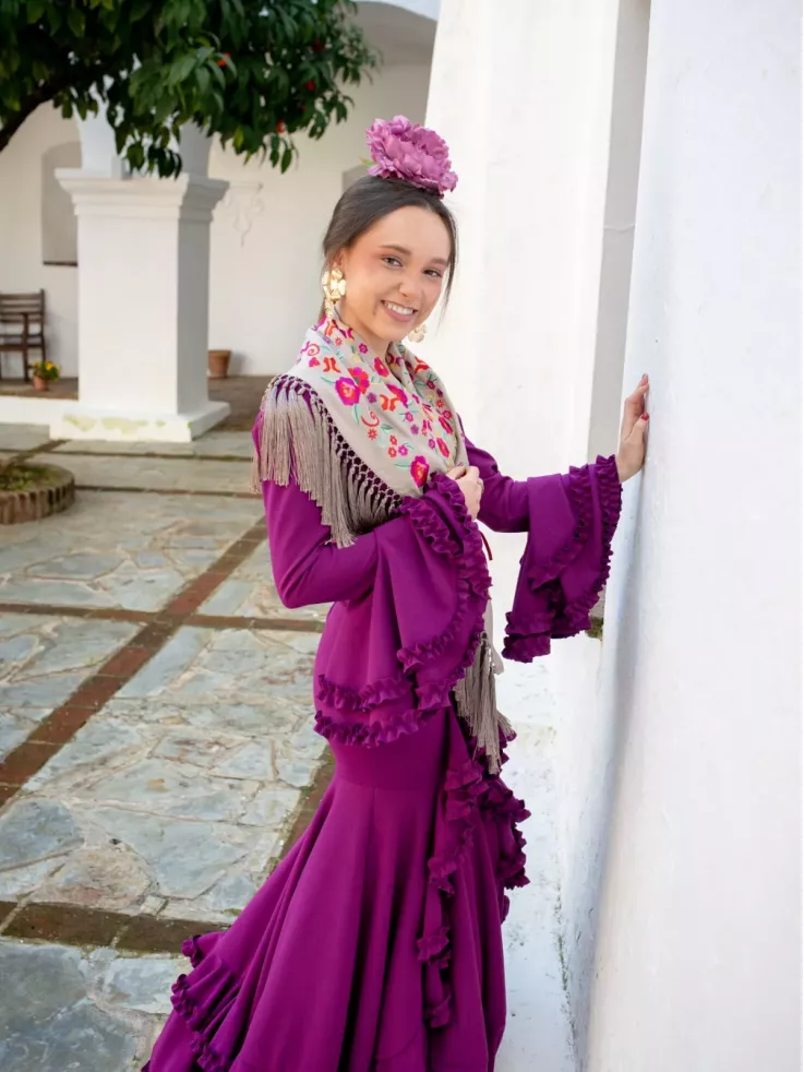 Piquillo grisáceo bordado