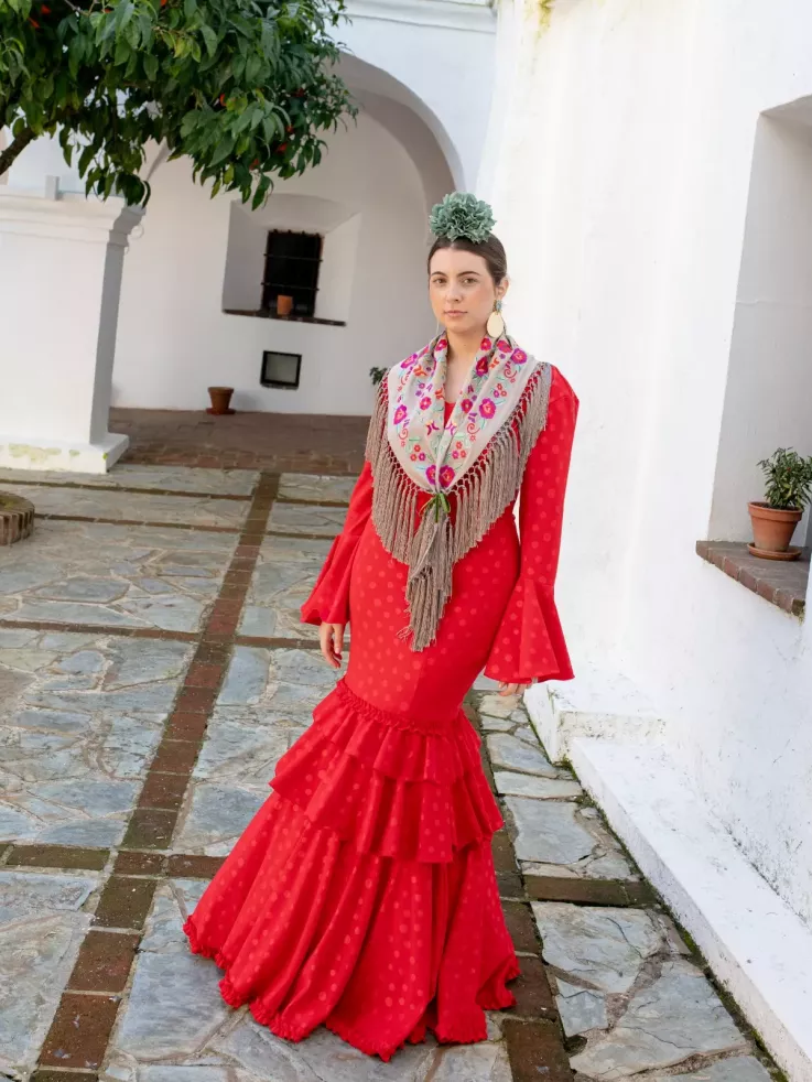 Piquillo grisáceo bordado