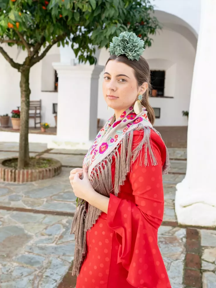 Piquillo grisáceo bordado