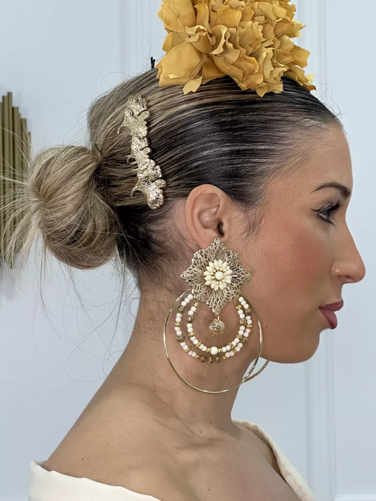Pendientes grandes dorado y blanco