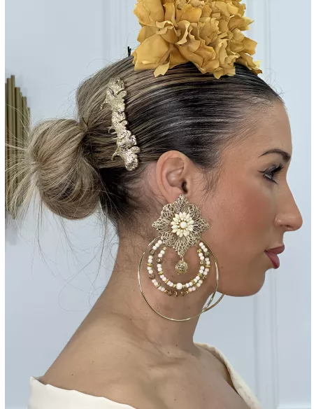 Pendientes grandes dorado y blanco