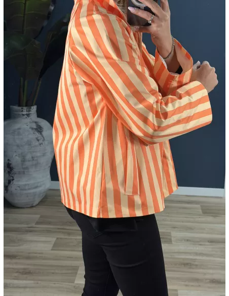 Chaqueta cortavientos de rayas naranja y amarillo