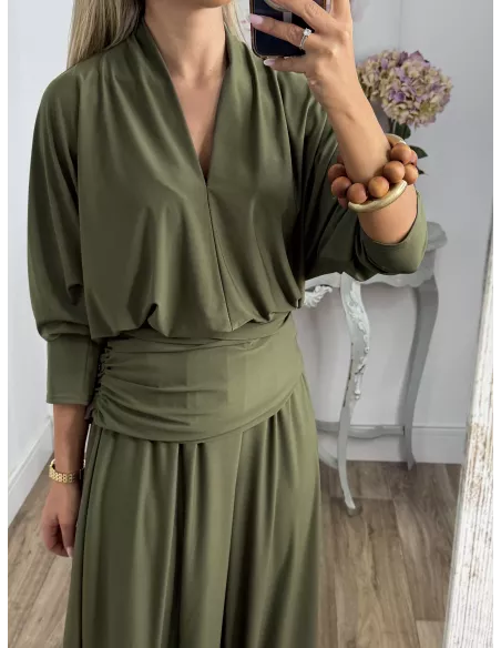 Pulseras doradas con madera