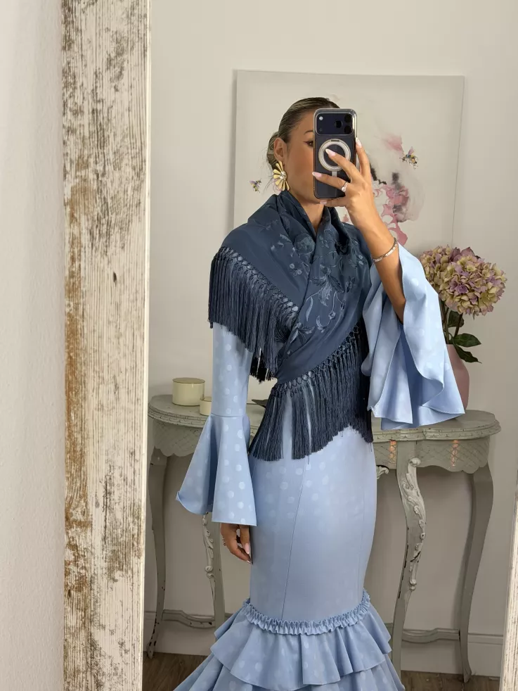 Mantón bordado unicolor azul