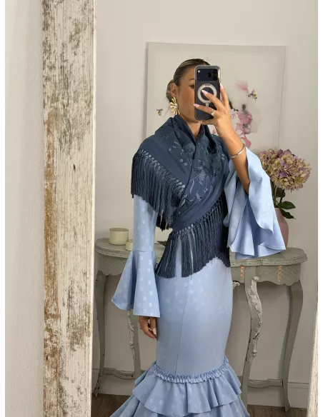 Mantón bordado unicolor azul