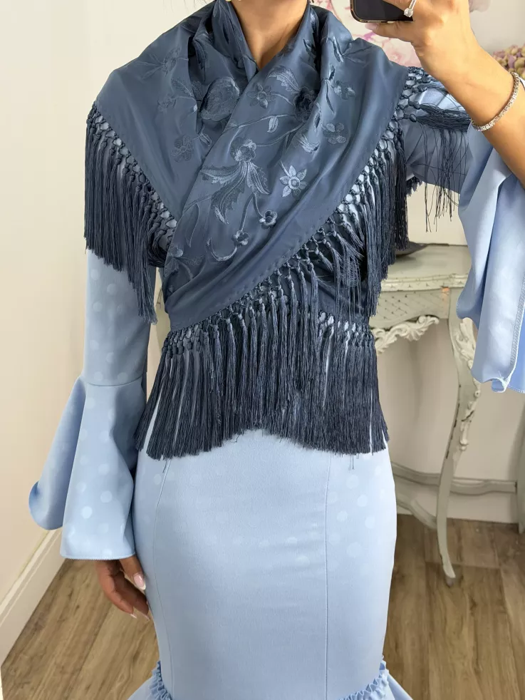 Mantón bordado unicolor azul