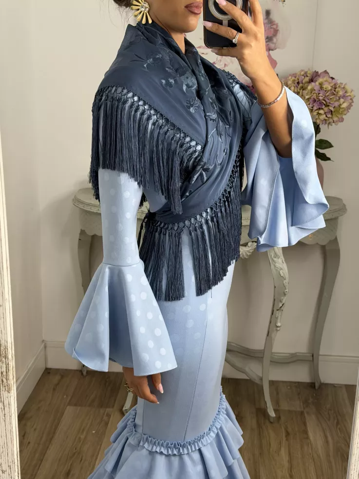 Mantón bordado unicolor azul