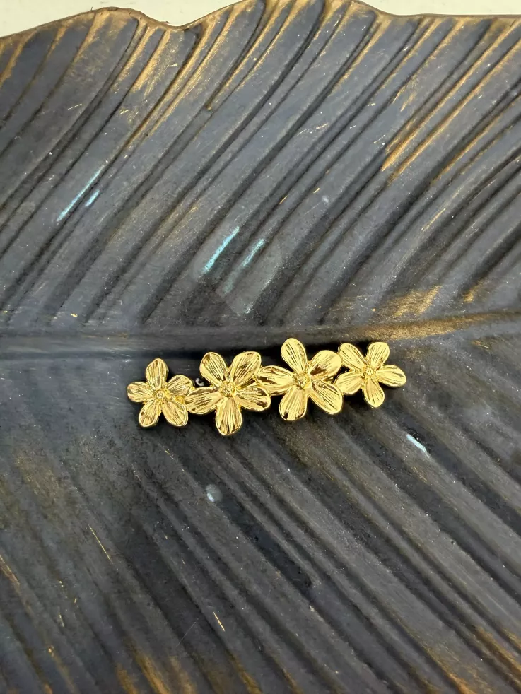 Broche dorado de flores
