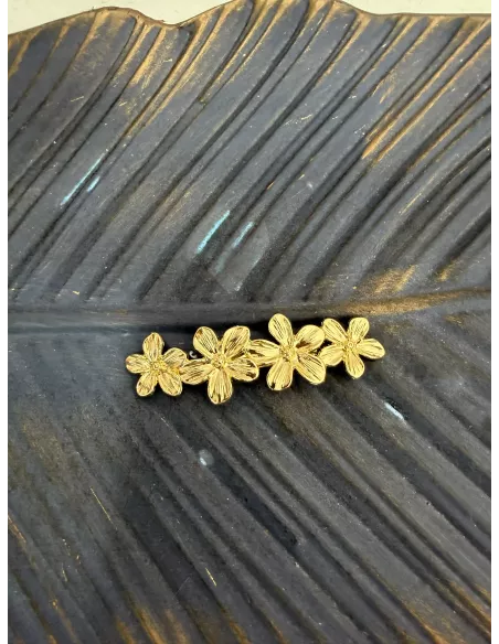 Broche dorado de flores