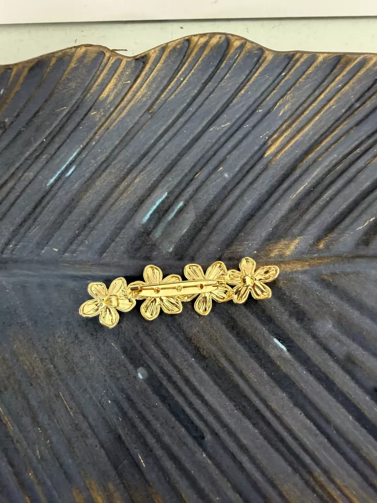 Broche dorado de flores