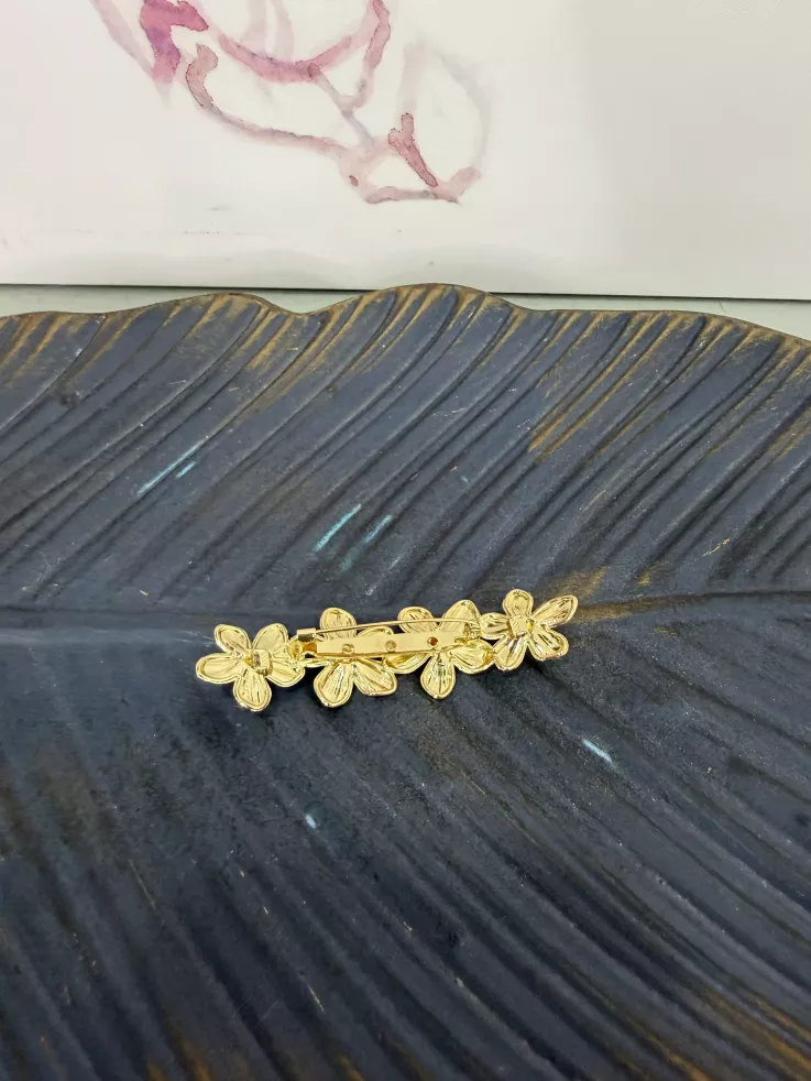 Broche dorado de flores