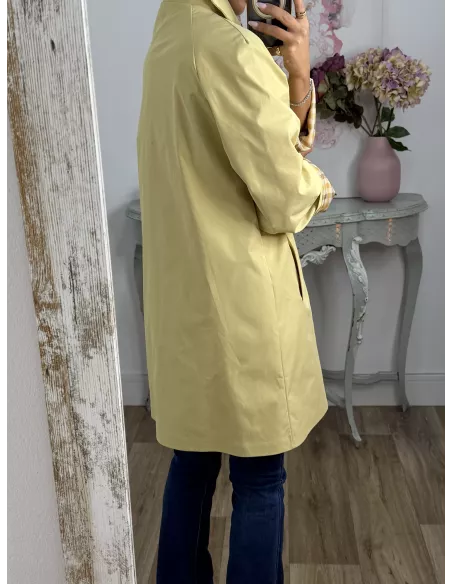Gabardina amarilla con forro de cuadros