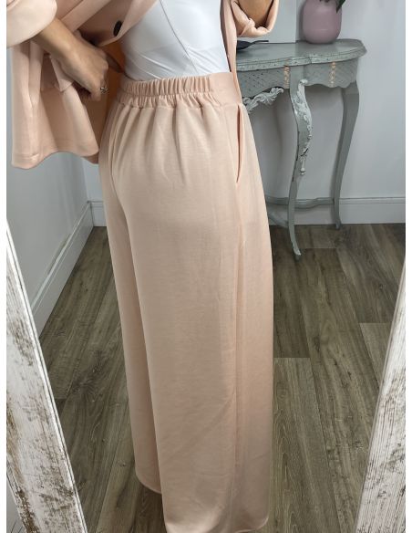 Conjunto salmón chaqueta con flor y pantalón culotte