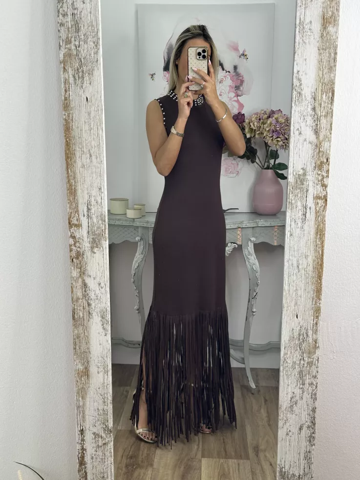 Vestido chocolate tachuelas y flecos