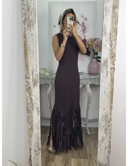 Vestido chocolate tachuelas y flecos
