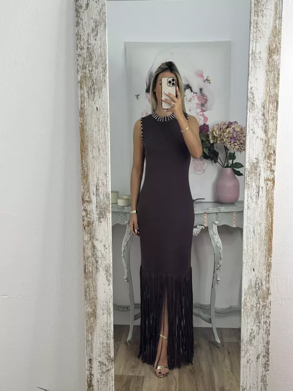 Vestido chocolate tachuelas y flecos