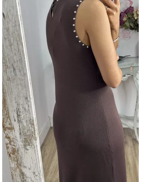 Vestido chocolate tachuelas y flecos