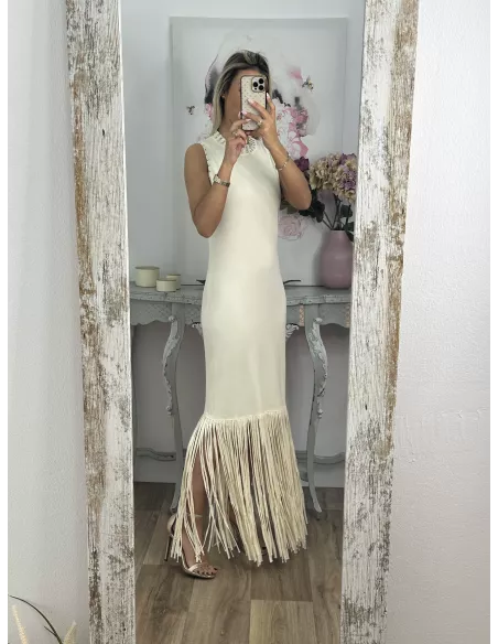 Vestido hueso tachuelas y flecos