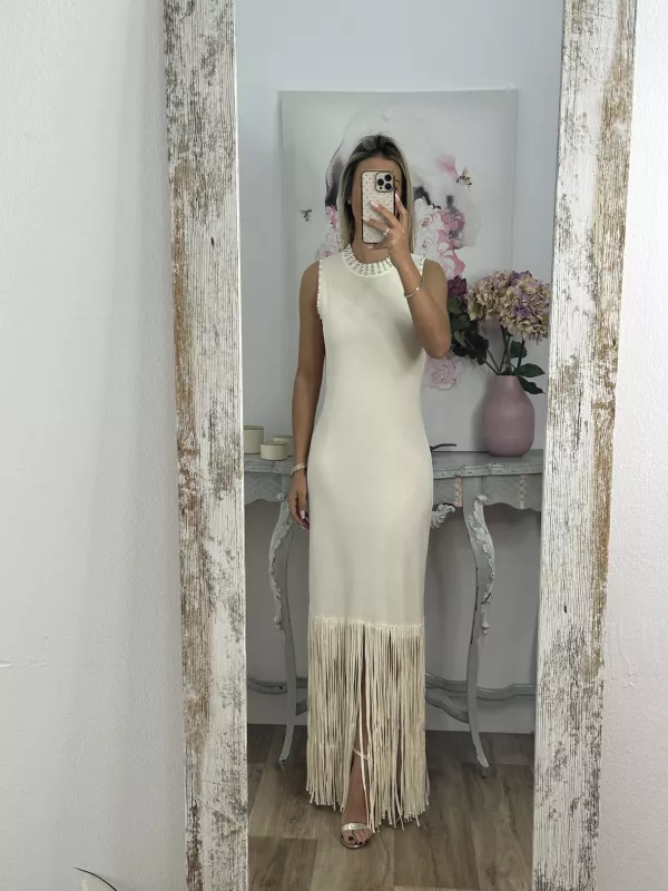 Vestido hueso tachuelas y flecos