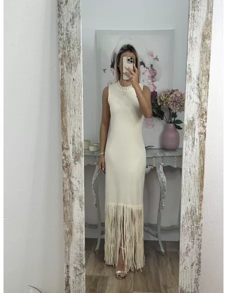Vestido hueso tachuelas y flecos