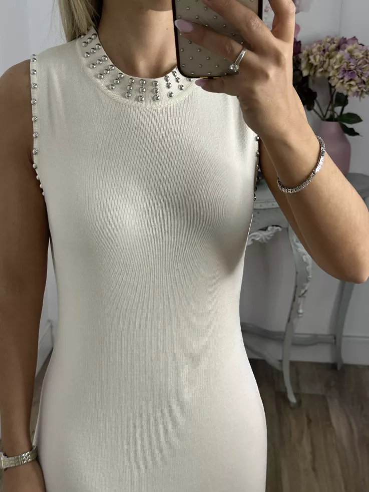 Vestido hueso tachuelas y flecos