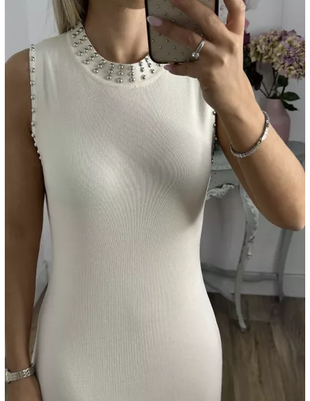 Vestido hueso tachuelas y flecos