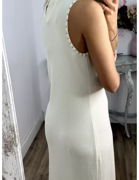 Vestido hueso tachuelas y flecos