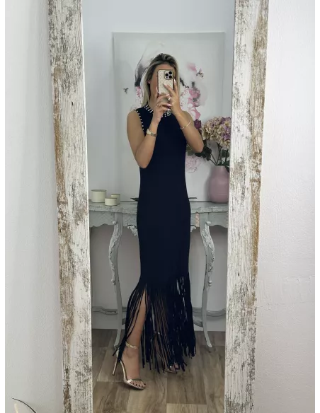 Vestido negro tachuelas y flecos