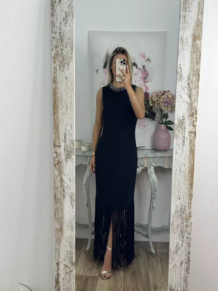 Vestido negro tachuelas y flecos