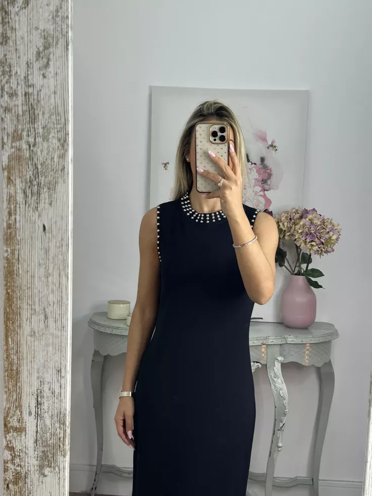 Vestido negro tachuelas y flecos