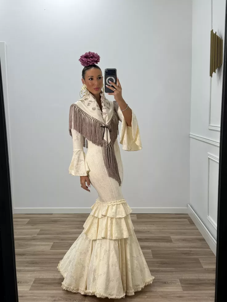 Vestido flamenca perforado beige