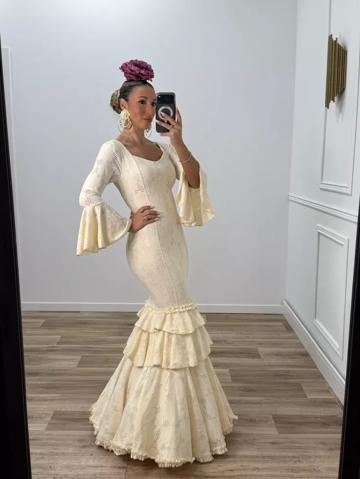 Vestido flamenca perforado beige