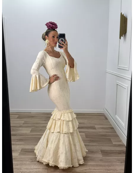 Vestido flamenca perforado beige