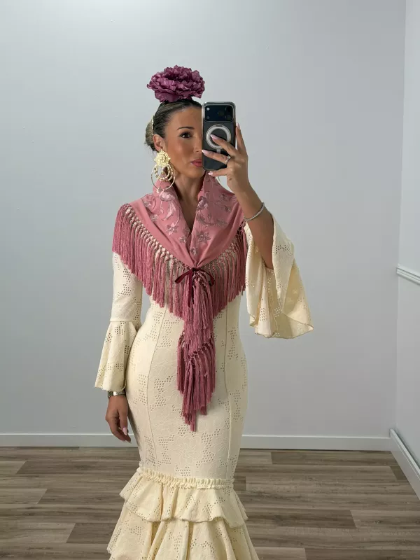 Mantón bordado unicolor rosa