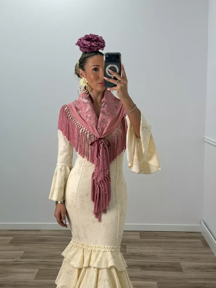 Mantón bordado unicolor rosa