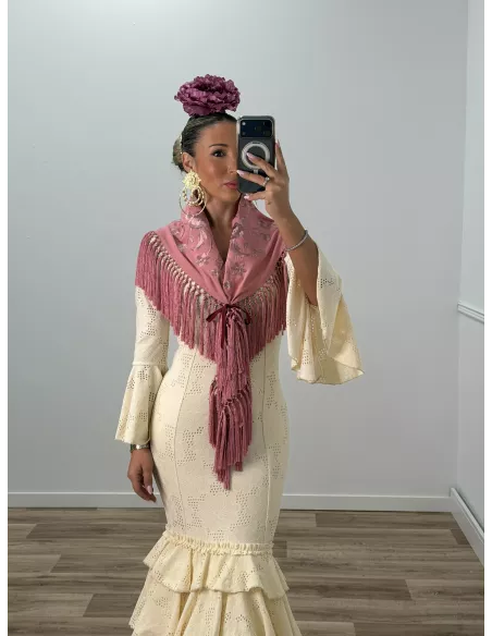 Mantón bordado unicolor rosa