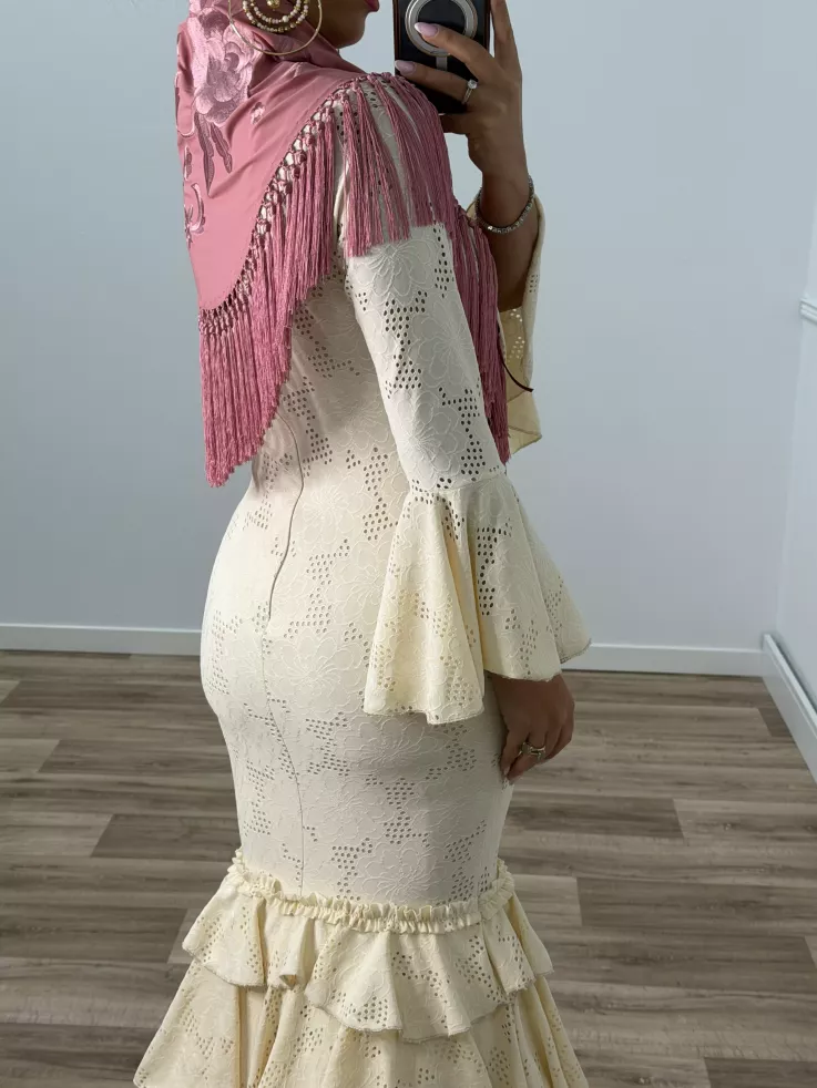 Mantón bordado unicolor rosa