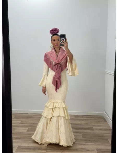 Mantón bordado unicolor rosa