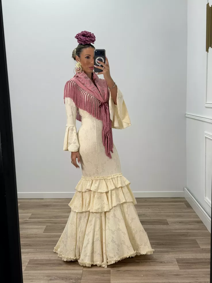 Mantón bordado unicolor rosa