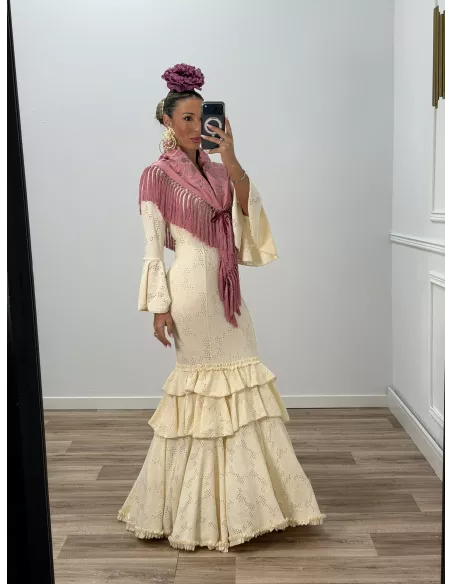 Mantón bordado unicolor rosa