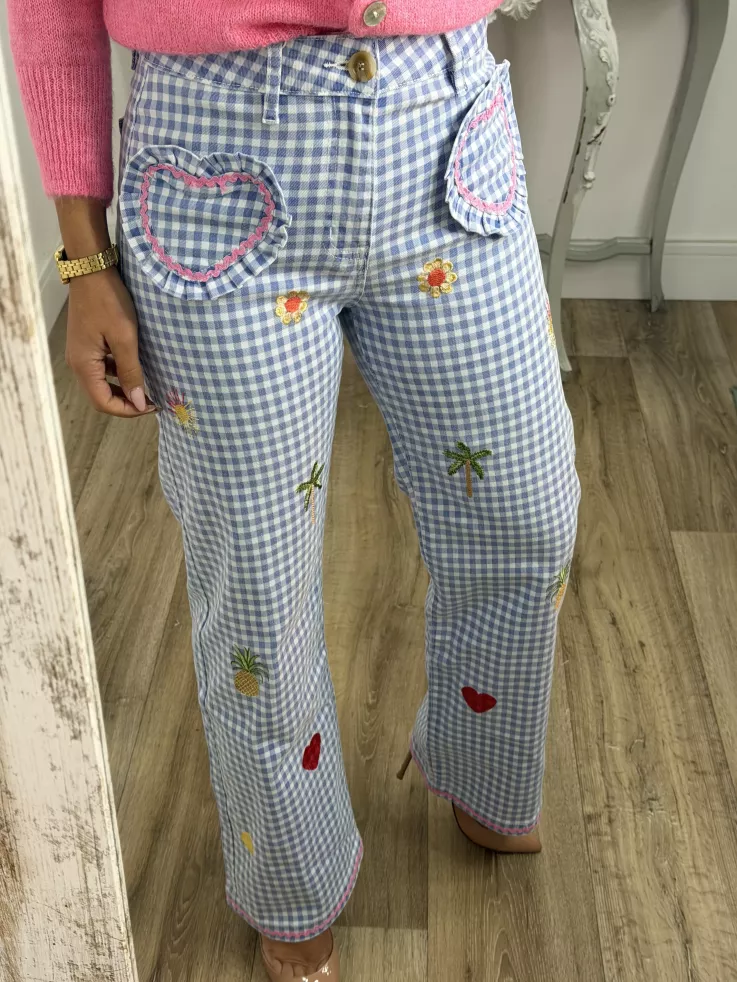 Jeans cuadros vichy azul bordados
